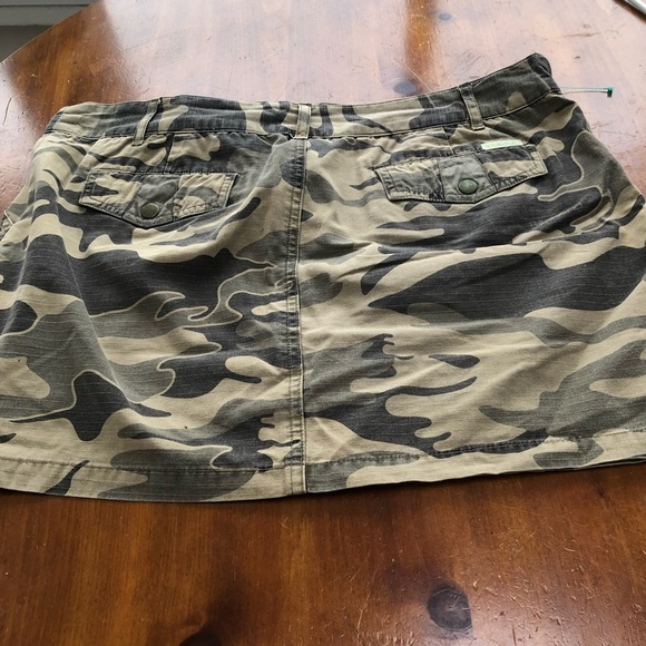Billabong Green and Brown Camouflage Skorts - Picture 7 of 11